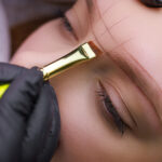 Corrección y diseño de cejas profesional - AJ Academy Tenerife