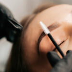 Corrección y diseño de cejas profesional - AJ Academy Tenerife