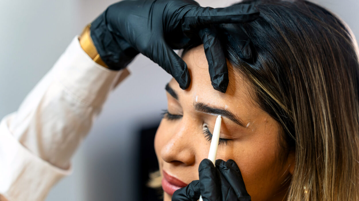 Professional eyebrow beautician. Eyebrow marking in a beauty clinic.